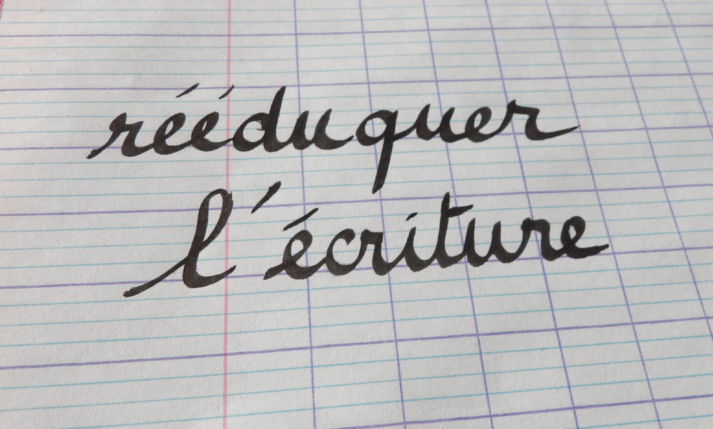 rééduquer l'écriture écrit de manière calligraphique